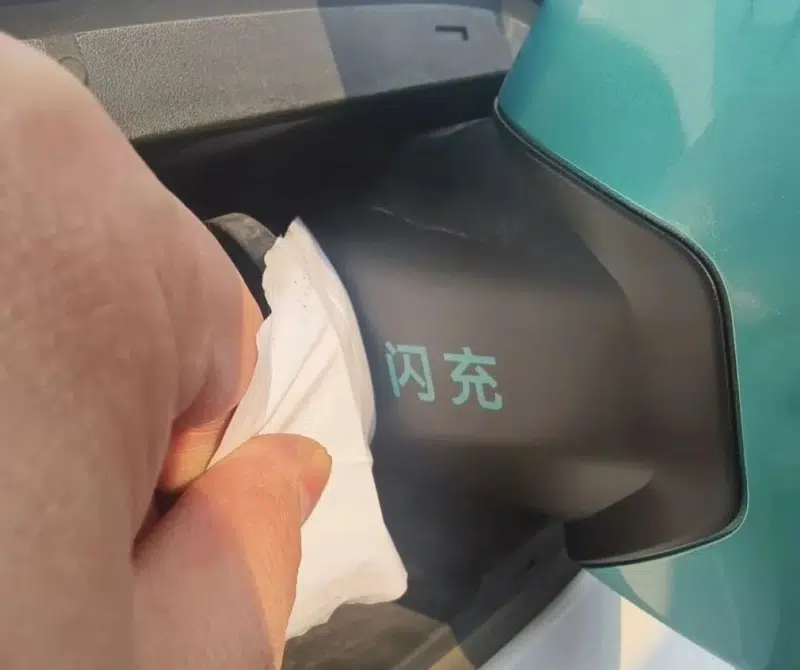 В Китае запущено приложение BYD Flash Charging, готовящееся к развертыванию сети сверхбыстрых зарядных станций мощностью 1500 кВт по всей стране.