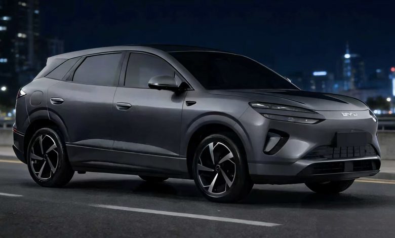 В Китае BYD представит Sealion 06 PHEV с мотором 175 кВт, запасом хода 220 км на электричестве и опцией LiDAR в 2026 году.