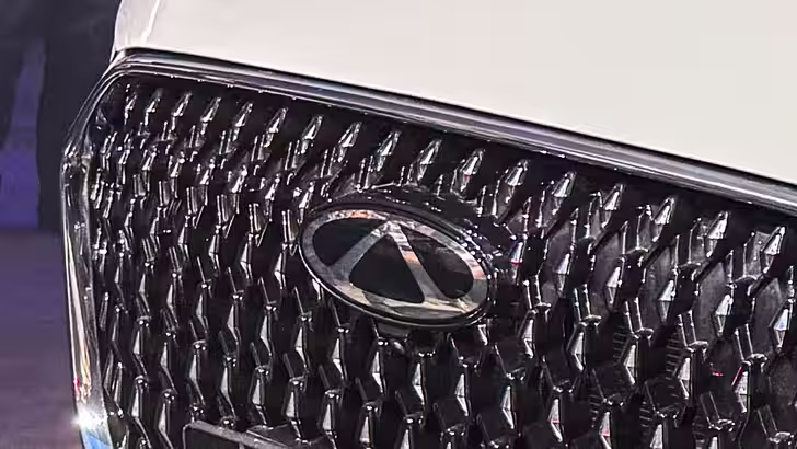 Самая популярная китайская марка в России теряет долю на российском рынке: цифры продаж и расклад по восьми связанным брендам