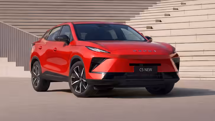 Omoda радикально обновит свой самый продаваемый кроссовер в России. Как изменится Omoda C5 для россиян
