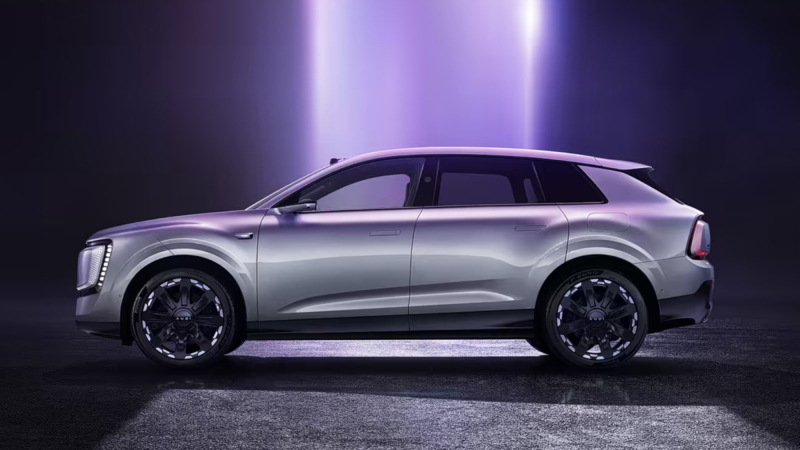 В Китае представлен массовый крупный внедорожник Audi E7X, прошедший испытания в холодную погоду.