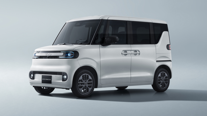 В Китае официально представлен интерьер электромобиля BYD Racco EV kei car, дебют которого состоялся в Японии.
