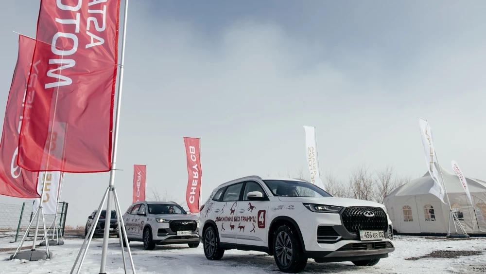 Chery C8 в Казахстане тест сбоку спереди зимой в динамике