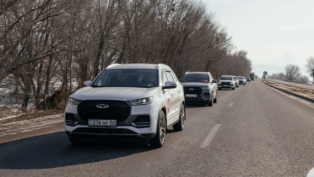 Chery C8 в Казахстане тест сбоку спереди зимой в динамике