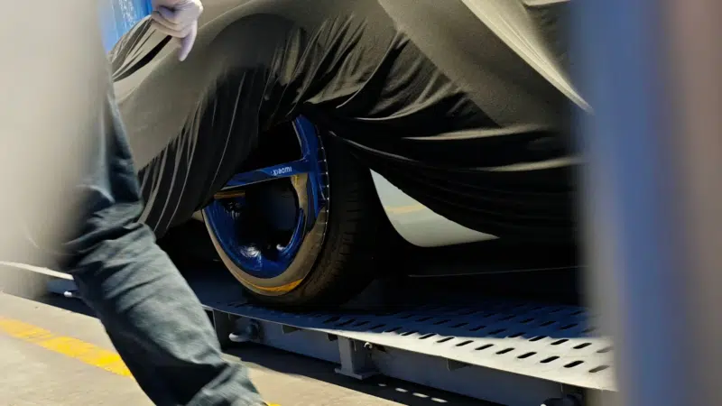 В Китае Xiaomi представил свой первый гоночный Vision GT, тизер перед MWC 2026.