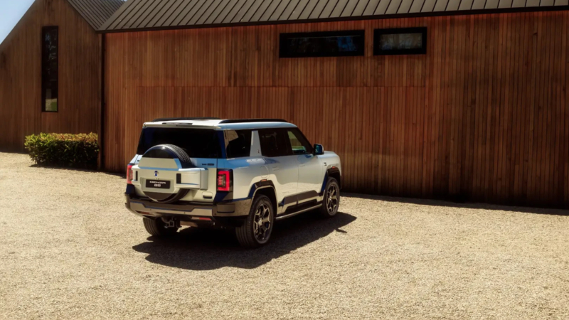 В Китае кроссовер Denza B8 от BYD получил высший рейтинг в краш-тесте ANCAP.