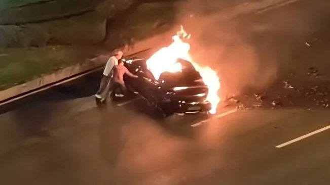 В Китае водитель Xiaomi погиб после аварии: двери не открылись из-за отказа электропитания.