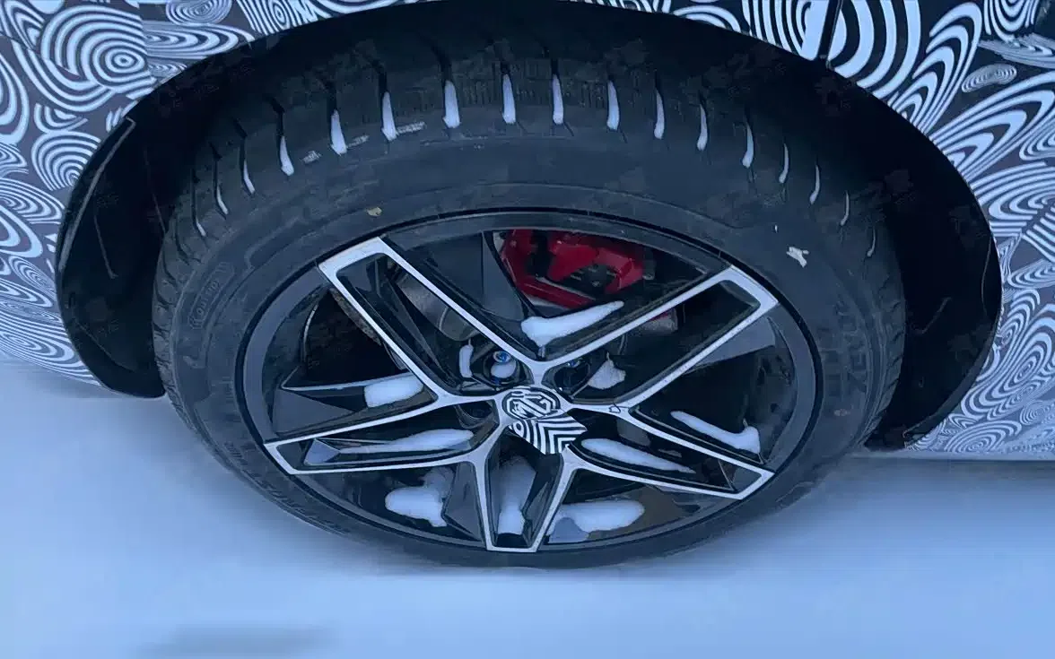 В Китае шпионские фото раскрывают предстоящий гибридный седан MG с лидаром