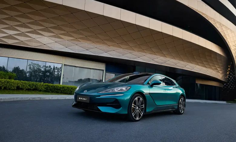 В Китае электромобиль Denza Z9/Z9GT впечатляет запасом хода до 1068 км и мощностью до 1140 л.с.