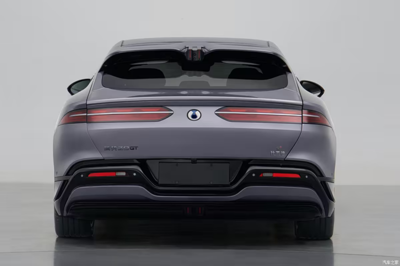 В Китае электромобиль Denza Z9/Z9GT впечатляет запасом хода до 1068 км и мощностью до 1140 л.с.