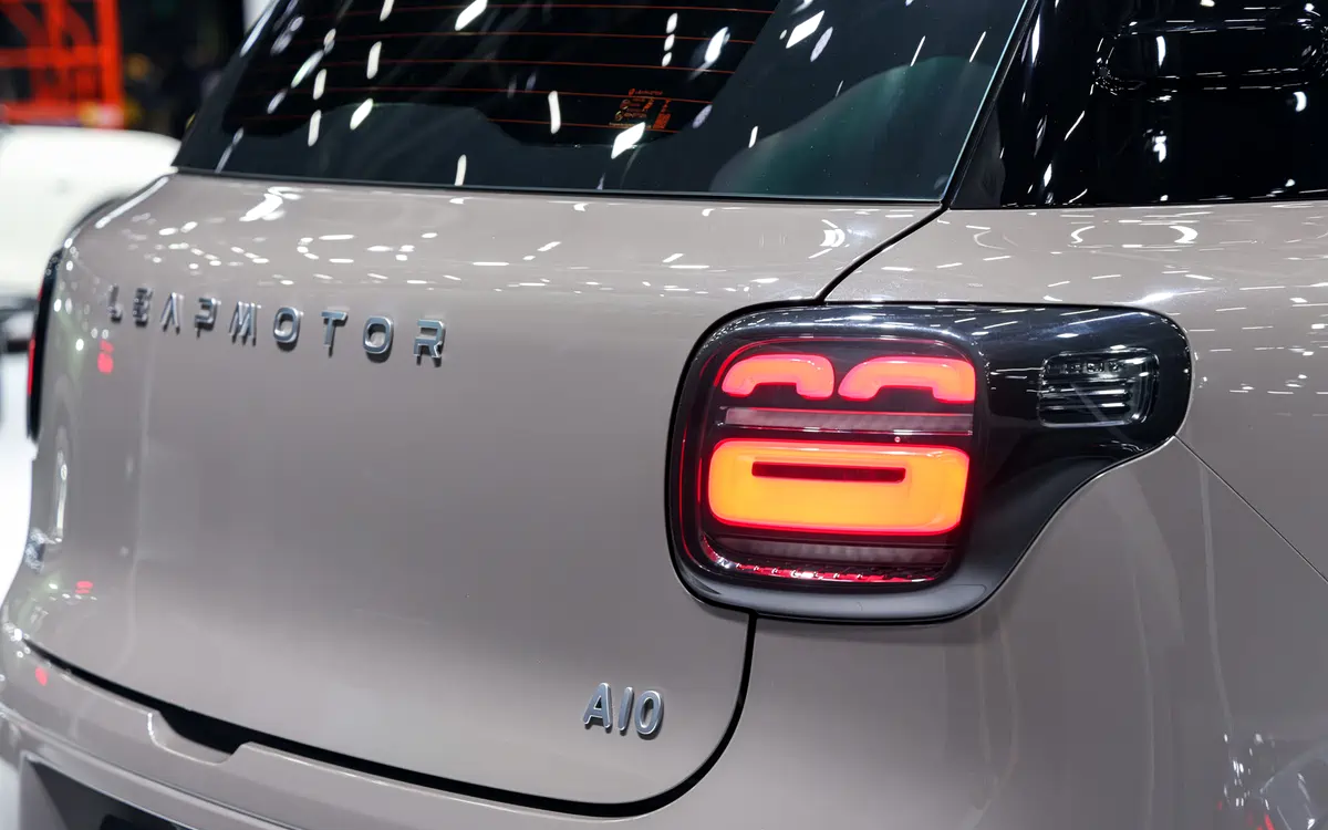 В Китае раскрыли запас хода Leapmotor A10 (403 и 505 км) перед запуском в первом квартале.