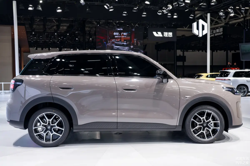 В Китае раскрыли запас хода Leapmotor A10 (403 и 505 км) перед запуском в первом квартале.