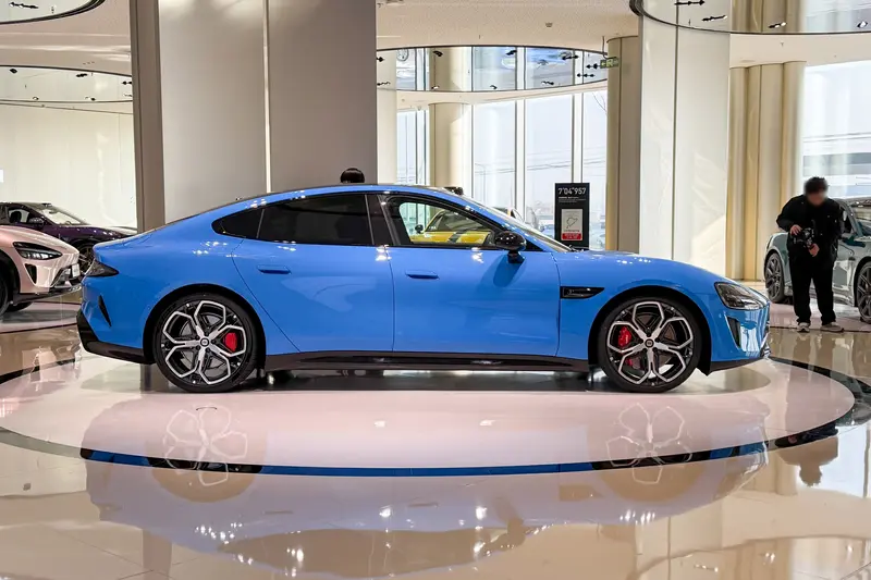 В Китае замечен новый Xiaomi SU7 с запасом хода до 902 км, запуск намечен на март.