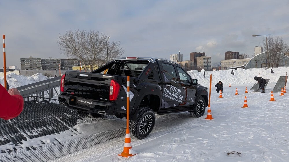 Foton G9 пикап в России презентация сбоку сзади тест зимой на снегу вывешивание