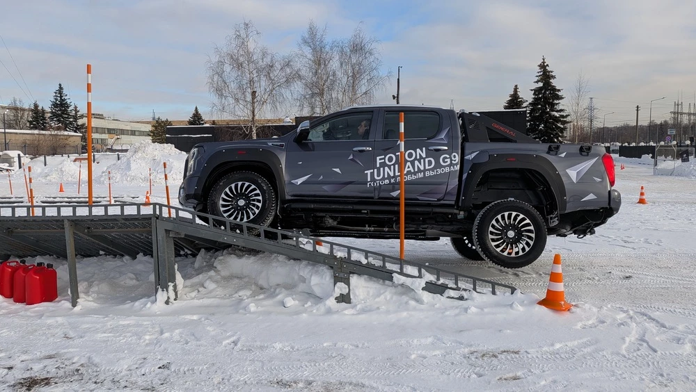 Foton G9 пикап в России презентация сбоку сзади тест зимой на снегу вывешивание
