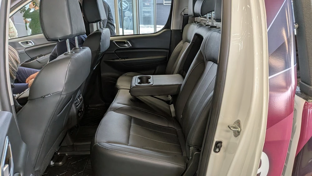 Foton G9 пикап в России презентация салон интерьер сиденье второй ряд