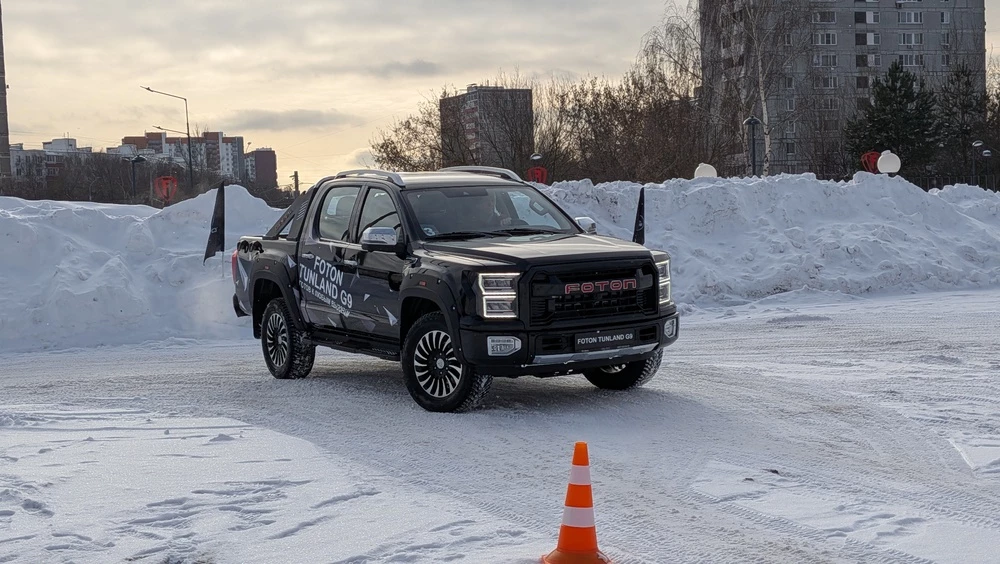 Foton G9 пикап в России презентация сбоку спереди тест на снегу