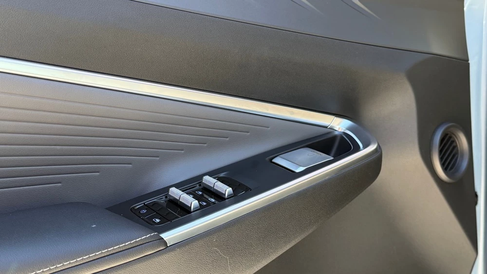 Geely Galaxy CITYRAY в казахстане тест салон интерьер дверные карты ручки