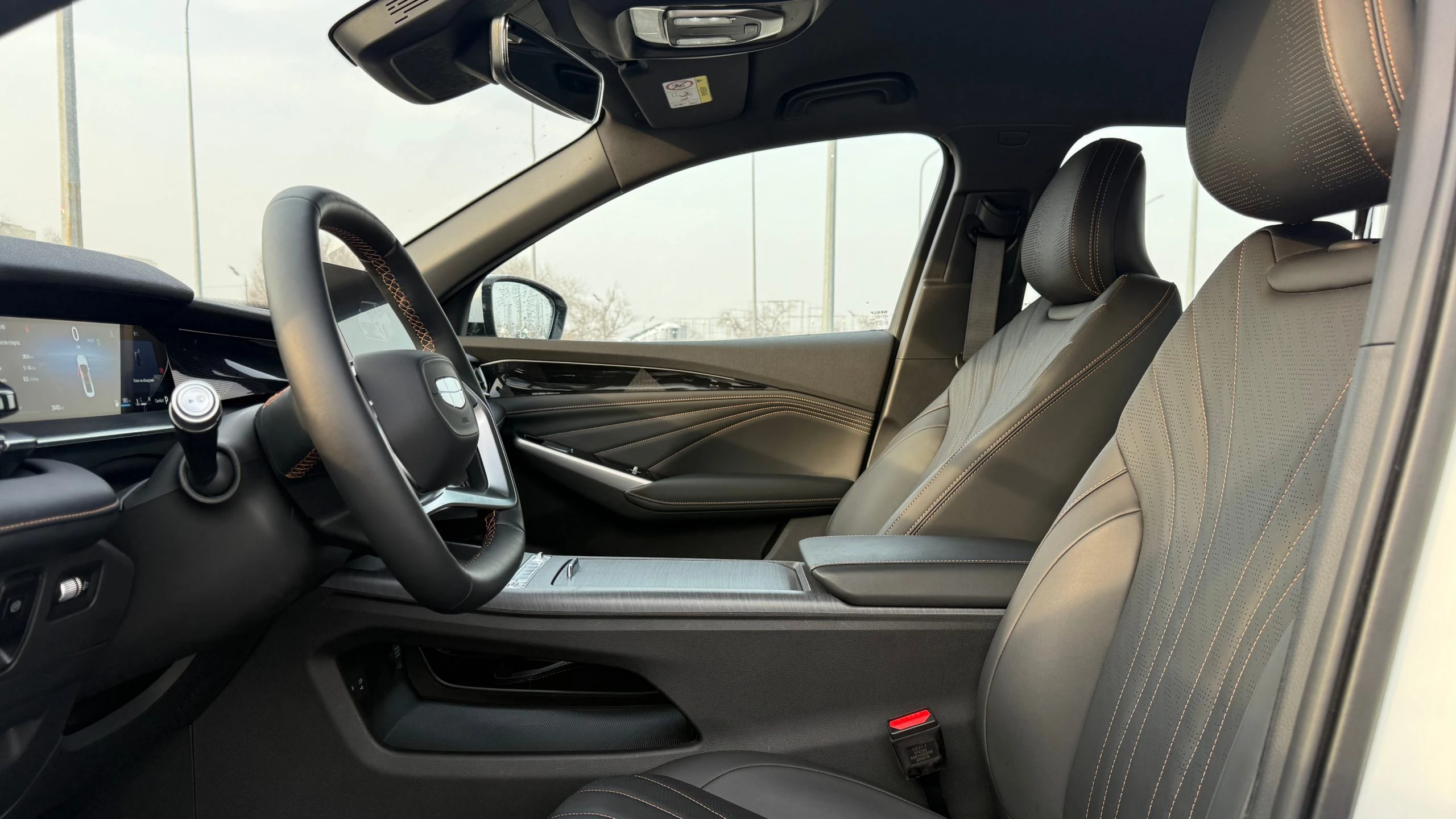 Geely Galaxy Preface в Казахстане салон интерьер первый ряд сиденья