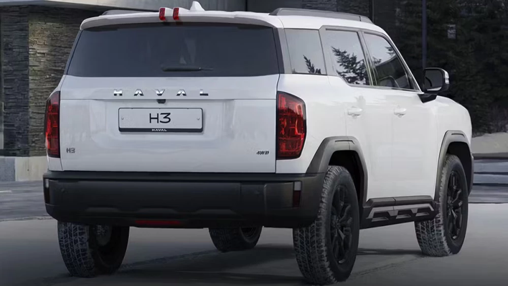 Кроссовер Haval H3 обновился и получил новый мотор в России сбоку сзади белый