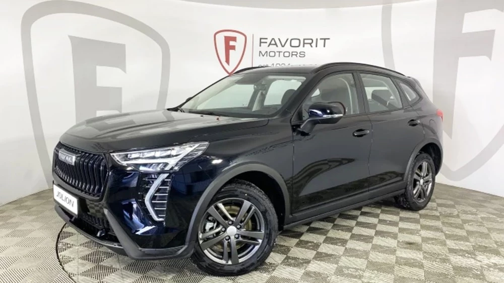 Haval jolion у дилера в автосалоне фаворит моторс сбоку спереди