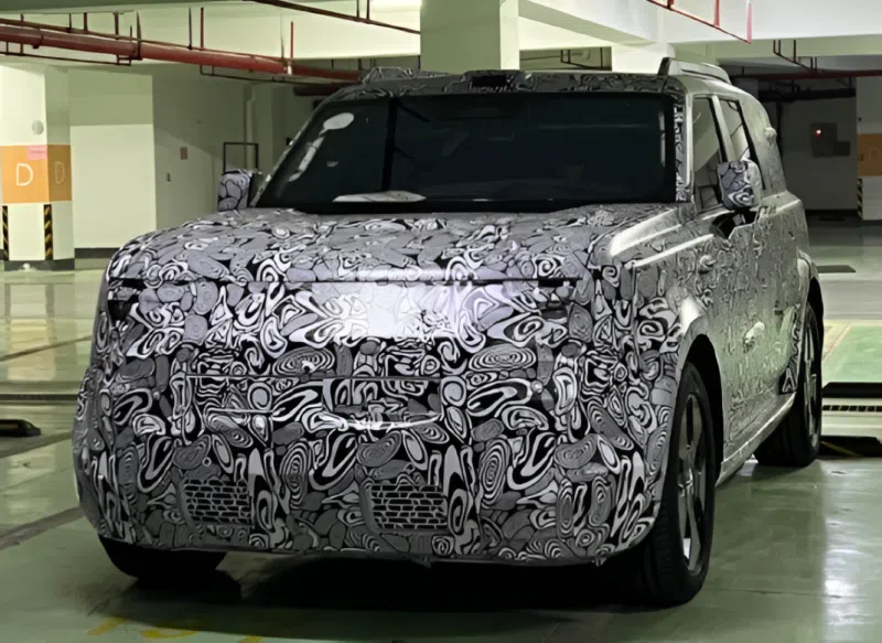 В Китае возрождённый Freelander под новым брендом Chery, отказавшимся от "дома брендов" JLR, замечен в новой электрической версии.