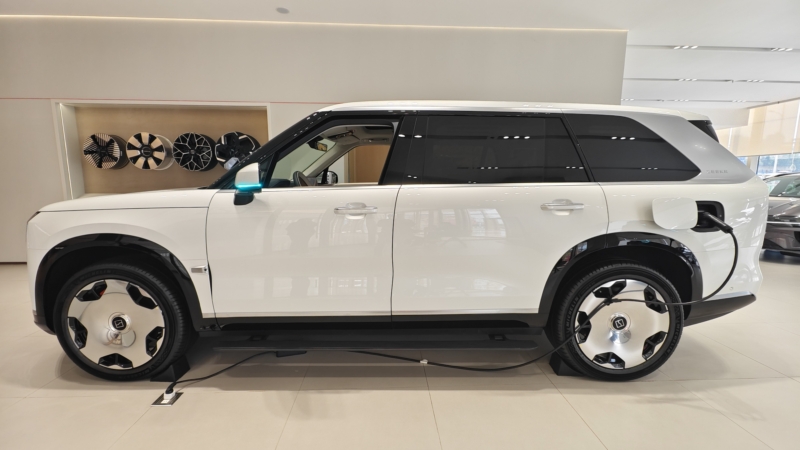 В Китае владельцы Range Rover и Bentley пересаживаются на Zeekr 9X, свидетельствуют сообщения.