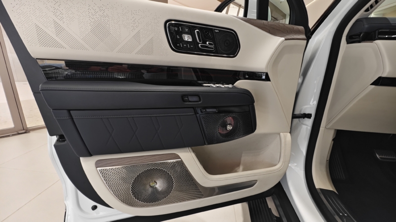 В Китае владельцы Range Rover и Bentley пересаживаются на Zeekr 9X, свидетельствуют сообщения.