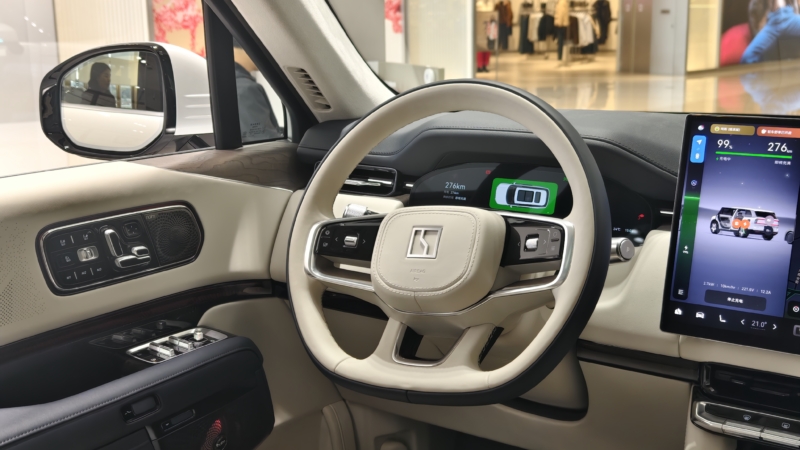 В Китае владельцы Range Rover и Bentley пересаживаются на Zeekr 9X, свидетельствуют сообщения.