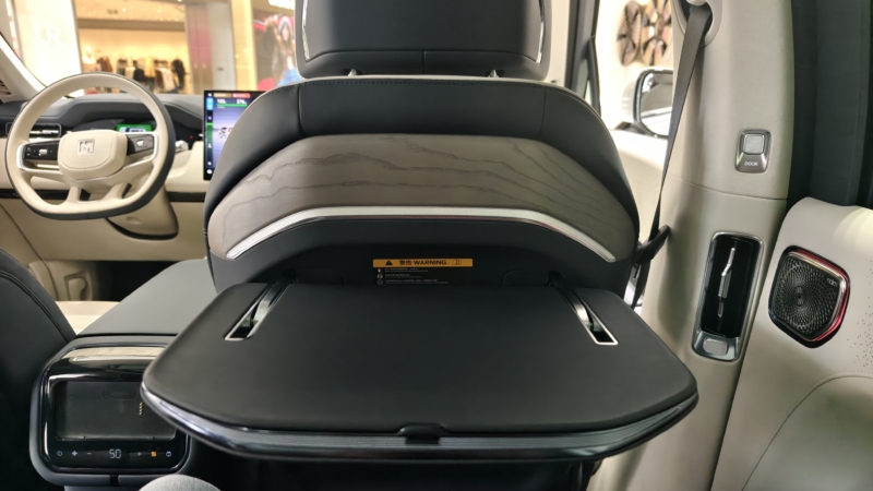 В Китае владельцы Range Rover и Bentley пересаживаются на Zeekr 9X, свидетельствуют сообщения.