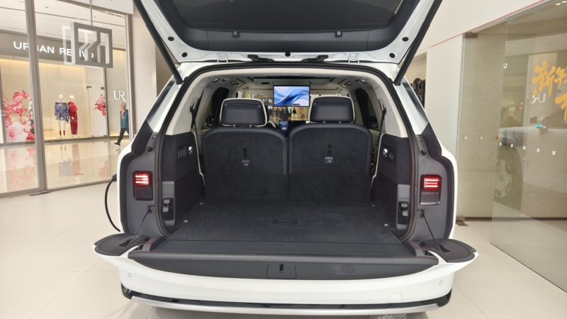 В Китае владельцы Range Rover и Bentley пересаживаются на Zeekr 9X, свидетельствуют сообщения.