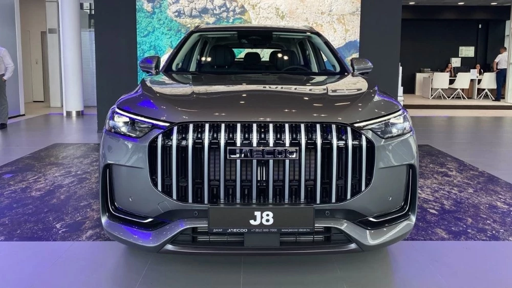 Jaecoo J8 у дилера в автосалоне спереди Дакар новый купить 