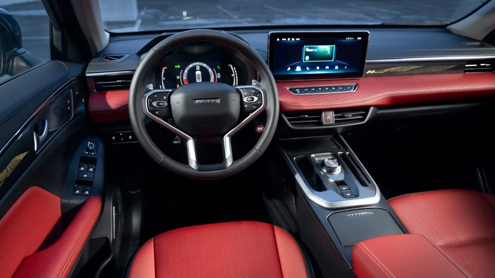 Обновленный новый Haval Jolion салон интерьер красно-черный