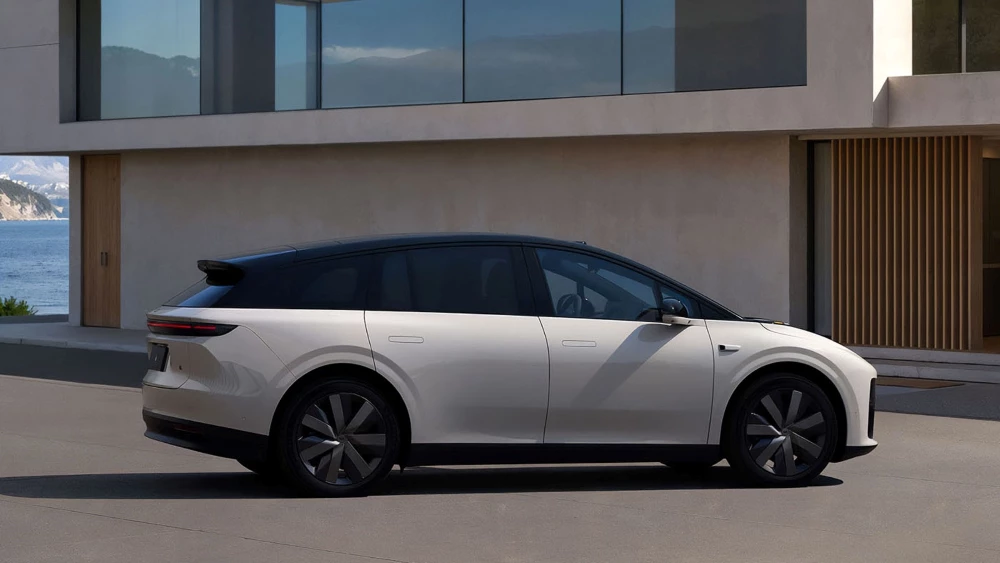 Li Auto i6 сбоку