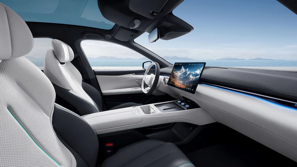 Электрический лифтбэк Deepal L07 салон интерьер