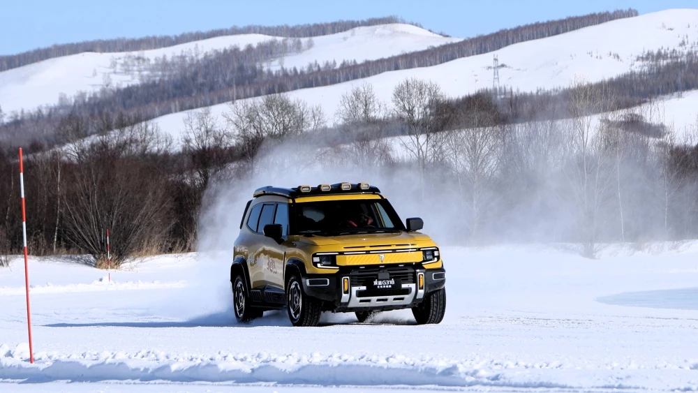 deepal g318 сбоку спереди внедорожник желтый в якеши