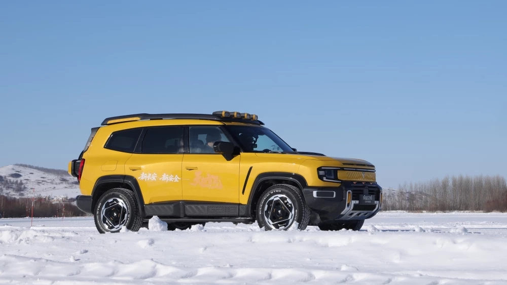 deepal g318 сбоку спереди внедорожник желтый в якеши