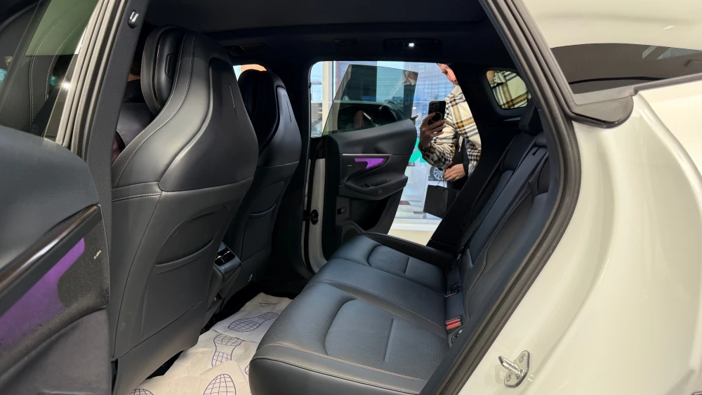 Lynk & Co 08 EM-P в Казахстане презентация салон сиденья второй ряд