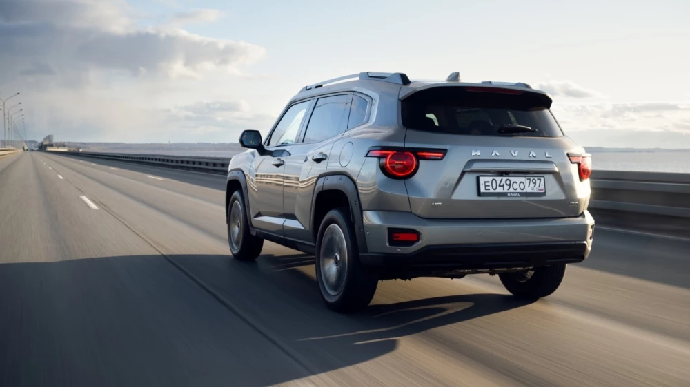 обновленный Haval H7 2026 сбоку сзади
