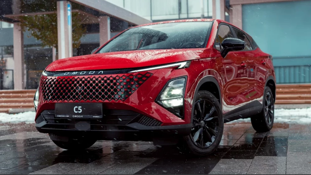 Omoda C5 сбоку спереди новая