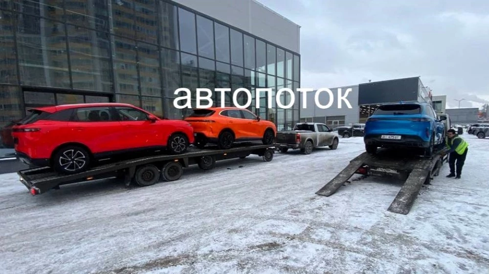 кроссоверы lepas у дилера санкт-петербург сзади сбоку