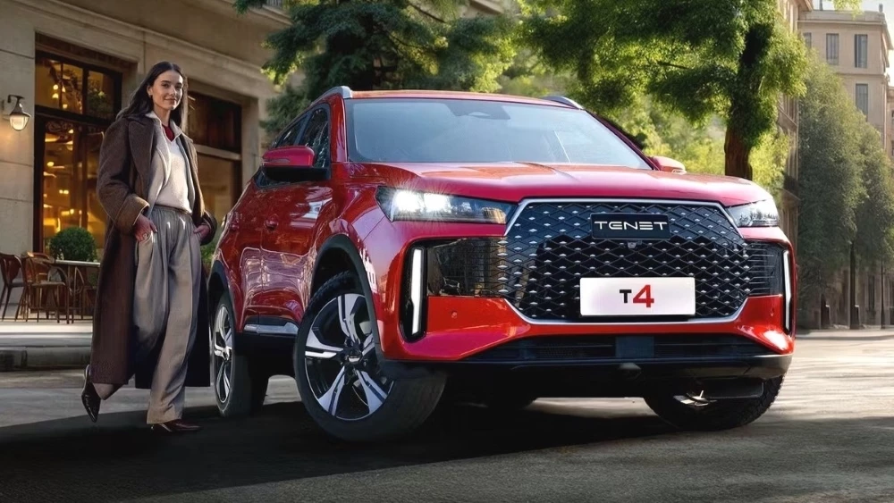 Tenet T4 сбоку спереди девушка