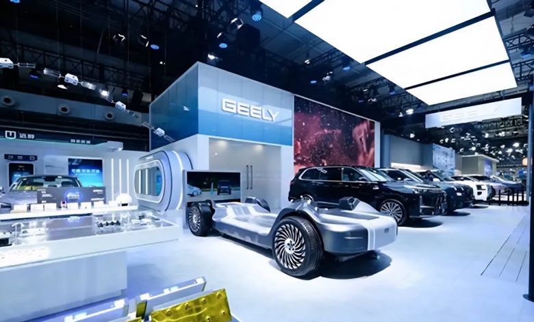 В Китае Geely обогнала BYD по продажам легковых автомобилей, а Huawei HIMA вошла в топ-10 лидеров рынка.