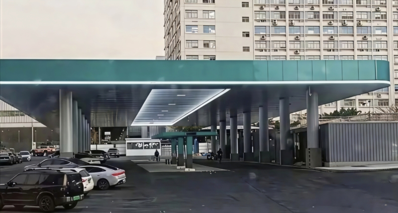 В Китае представлен новый мегаваттный зарядник BYD мощностью 1500 кВт и силой тока 1500 А.