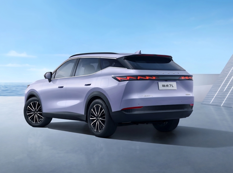 В Китае Chery представила официальные изображения нового внедорожника Tiggo 7L.