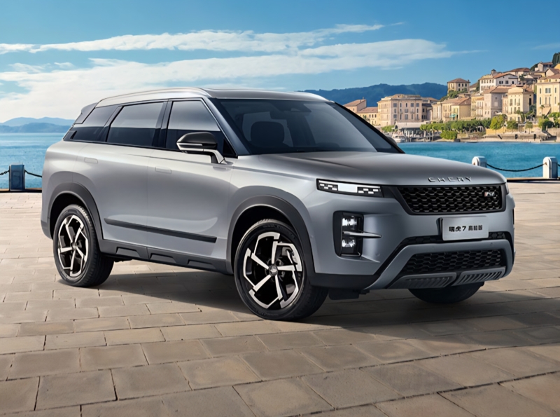 В Китае Chery представила официальные изображения нового внедорожника Tiggo 7L.