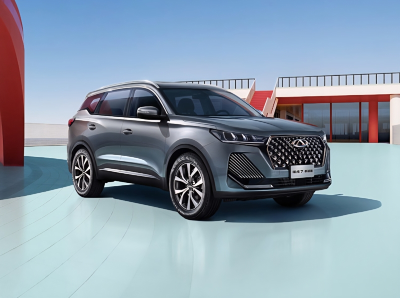 В Китае Chery представила официальные изображения нового внедорожника Tiggo 7L.