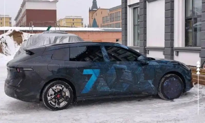 В Китае замечен Lynk & Co 07, ожидаемая мощность которого составляет 408 л.с. и 615 Н·м крутящего момента.