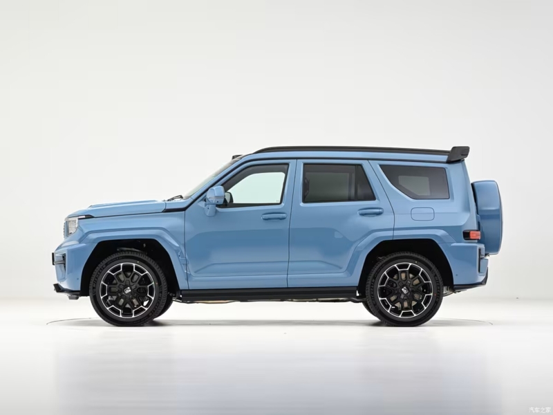 В Китае открылись предзаказы на Tank 700 от GWM: цена от 63 500 USD, лидар и трёхэкранный салон с Coffee OS.