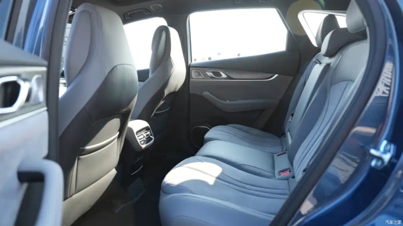 В Китае дебютировал Geely Galaxy M7 PHEV с запасом хода 225 км на электричестве и 1730 км суммарно.